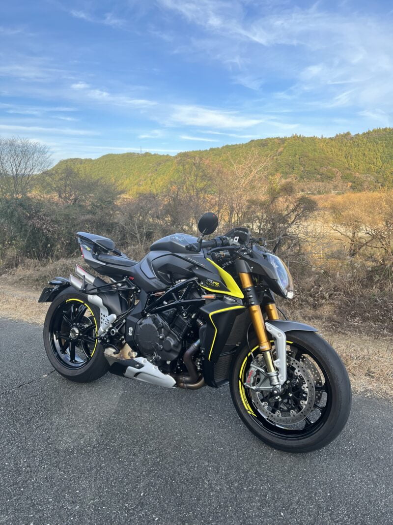 良い天気の日に撮影したブルターレ1000RR